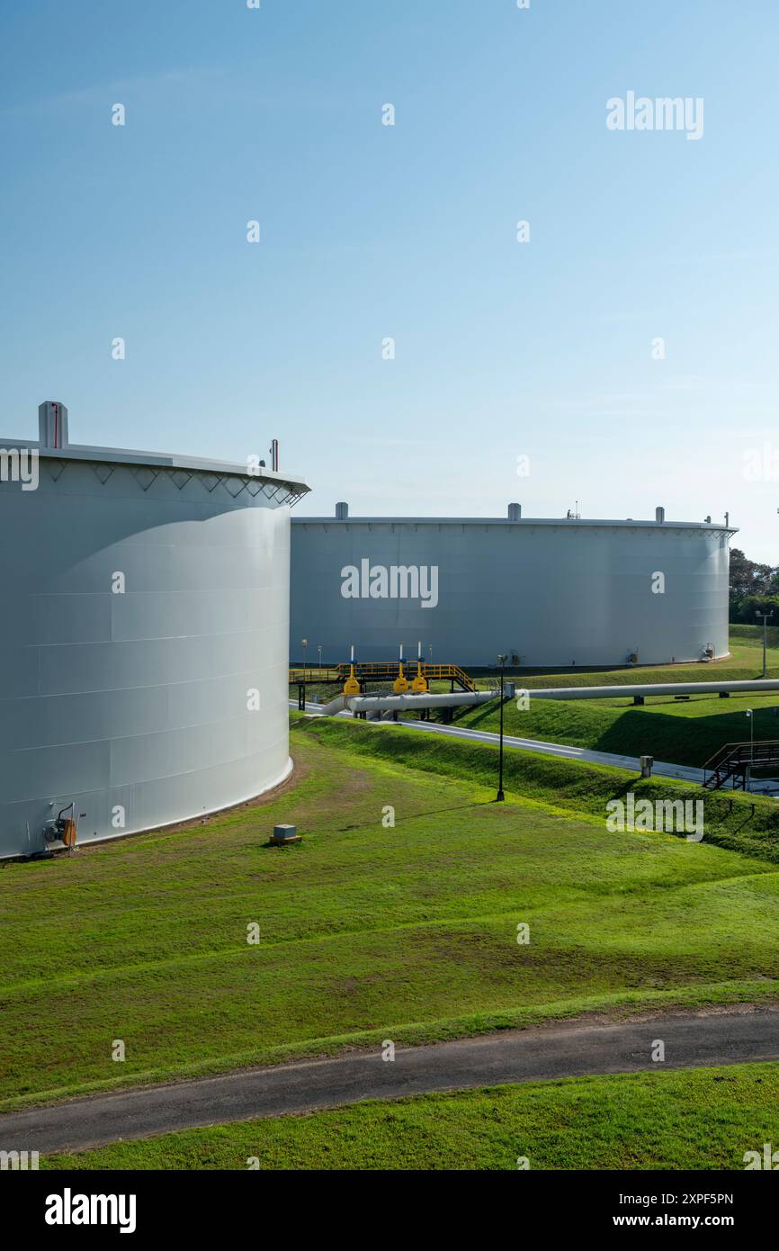 Industrial fuel storage tank hi-res stock photography and images - Alamy