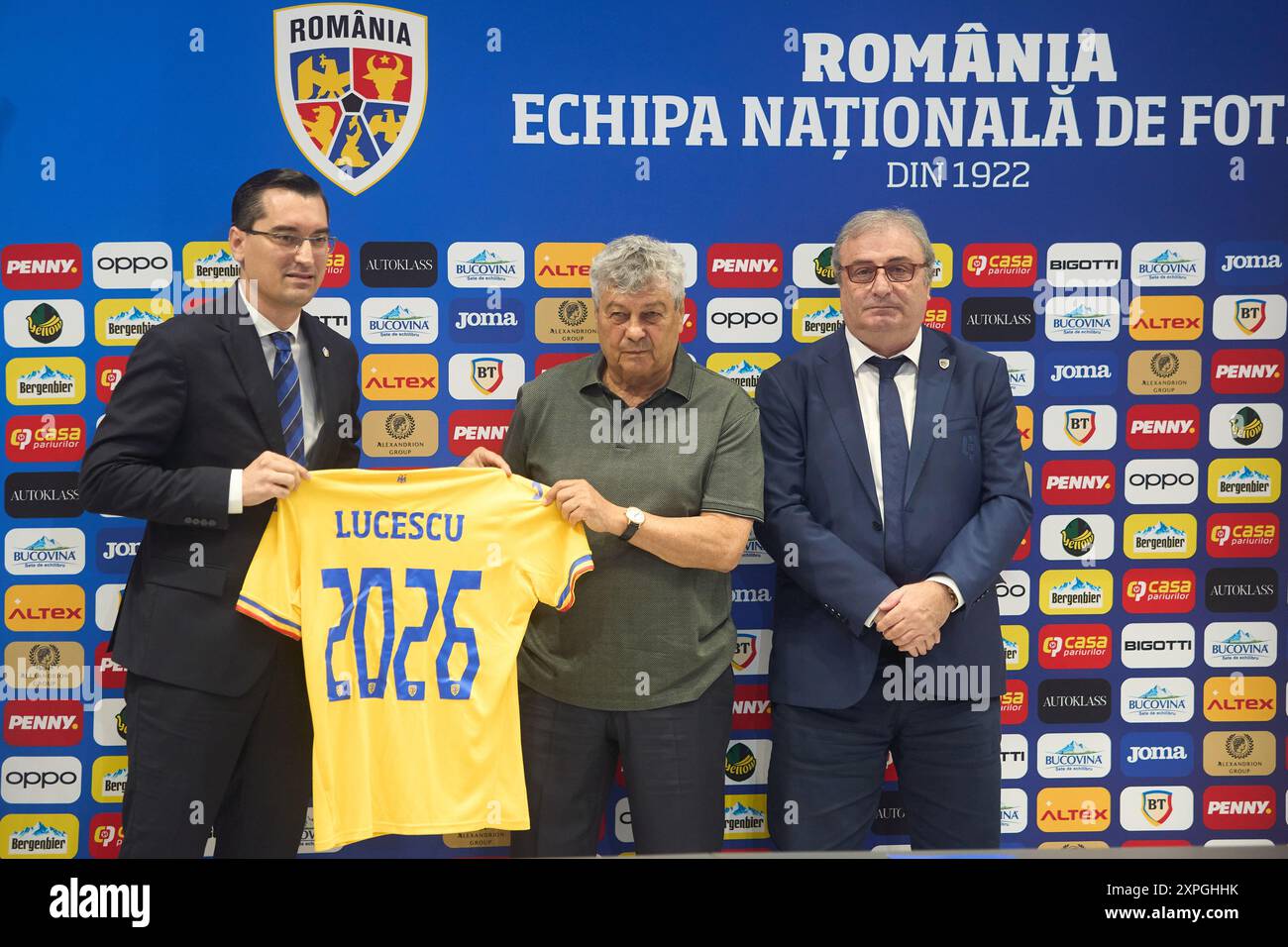 Mircea lucescu r?zvan lucescu hi-res stock photography and images - Alamy