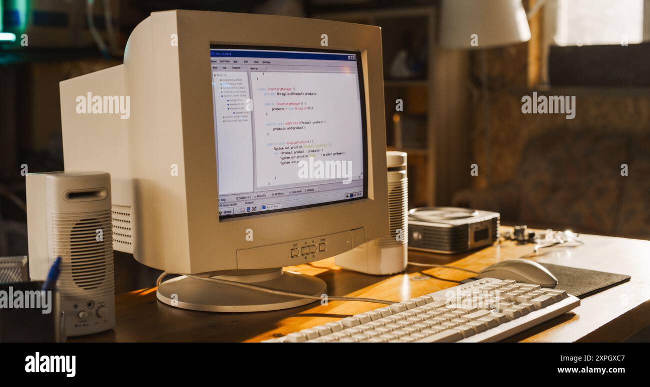 Retro computer screen hi-res stock photography and images - Page 2 