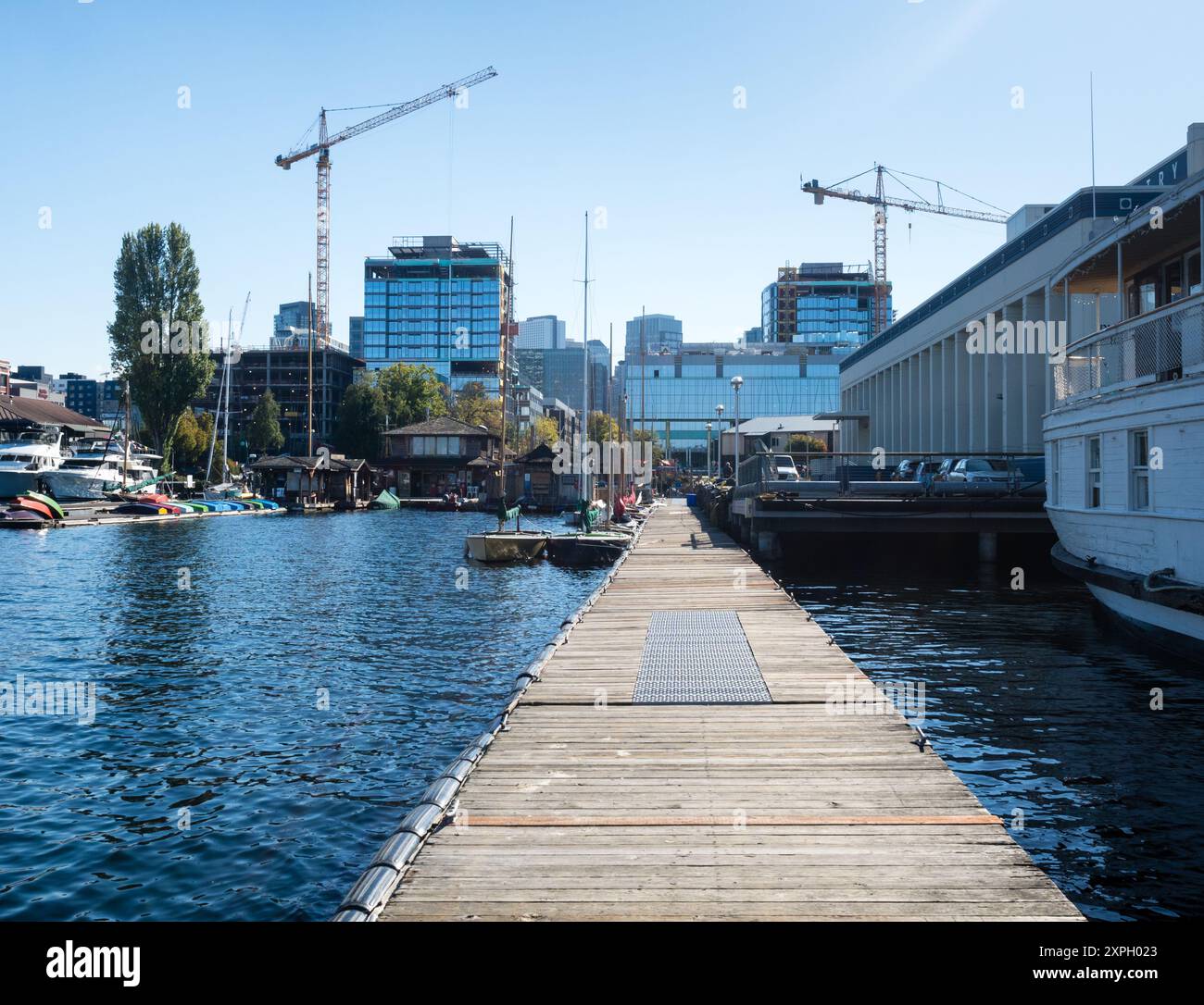 Wooden pier luxury real hi-res stock photography and images - Alamy