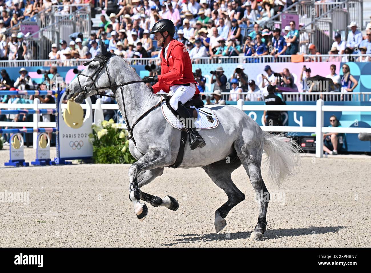 Versailles, France. 06th Aug, 2024. Gold medalist Christian Kukuk and ...