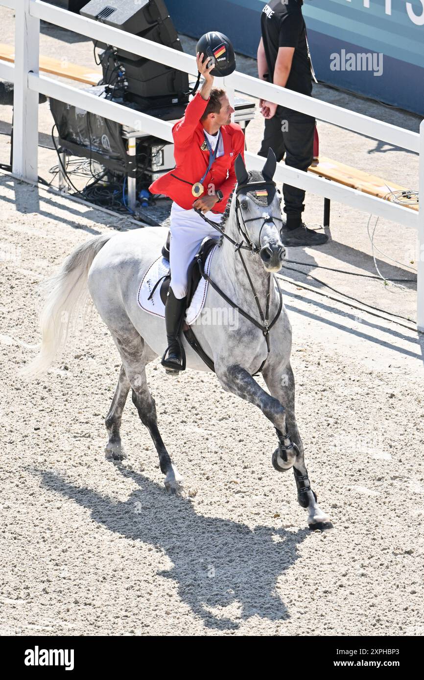 Versailles, France. 06th Aug, 2024. Gold medalist Christian Kukuk and ...