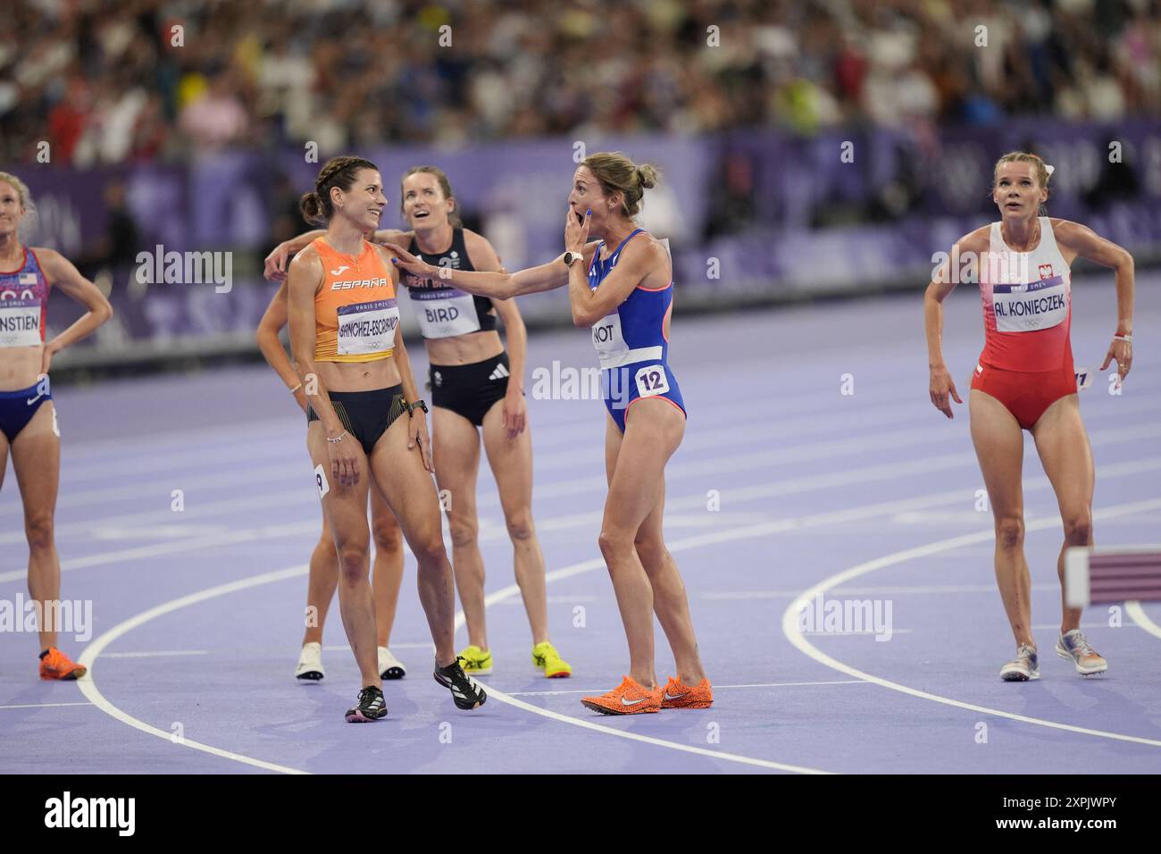 Alice Runner Saint Denis, France. 06th Aug, 2024. Alice Pinot of France celebrates ...