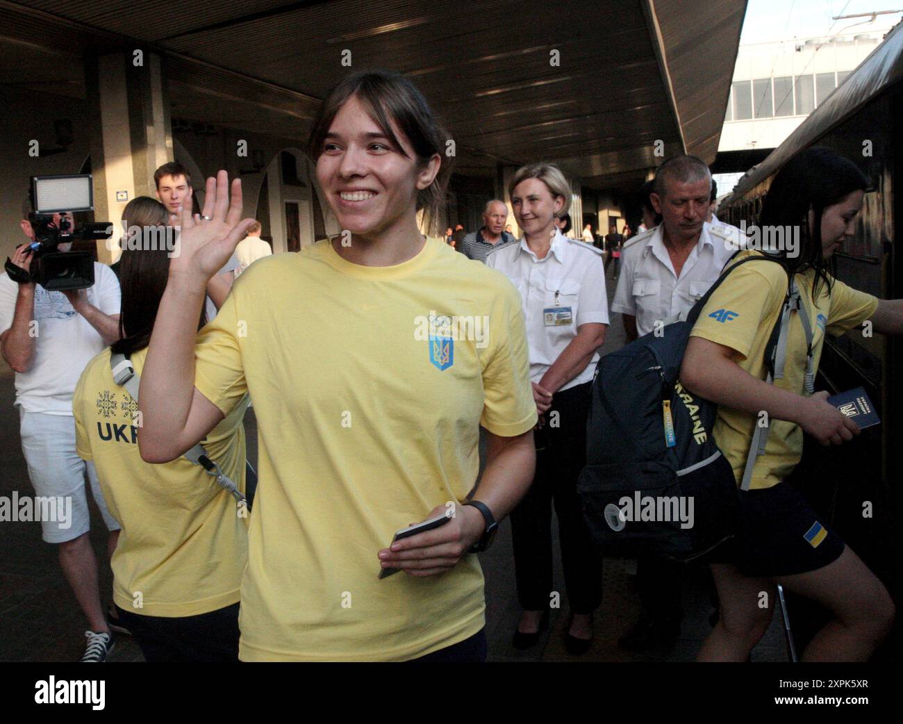 Non Exclusive: KYIV, UKRAINE - AUGUST 2, 2024 - Ukrainian freestyle wrestler Tetiana Sova waves goodbye during the ceremony to see the national women' Stock Photo