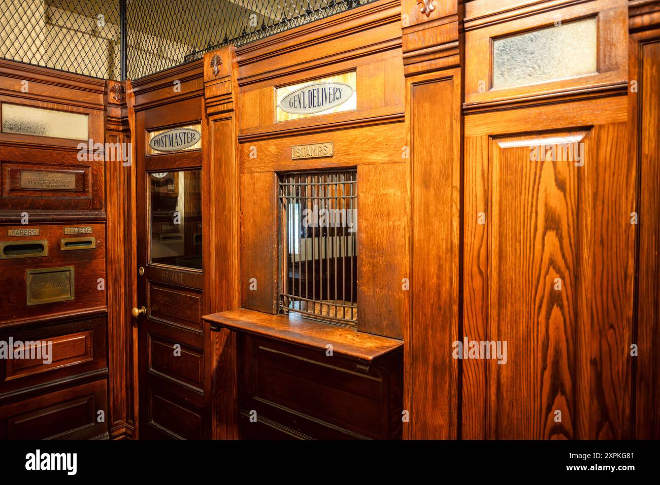 Vintage us post office counter hi-res stock photography and images - Alamy
