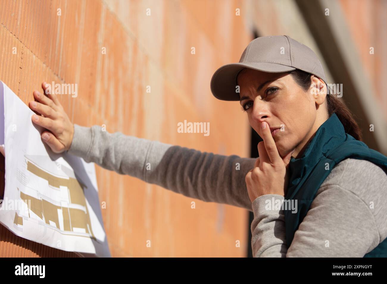 female construction site engineer looking at blueprint Stock Photo - Alamy