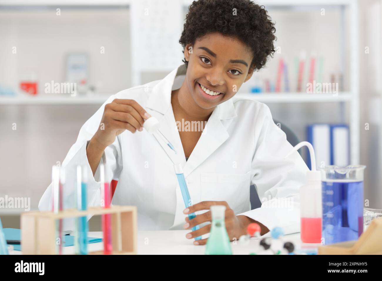 Labs test hi-res stock photography and images - Alamy