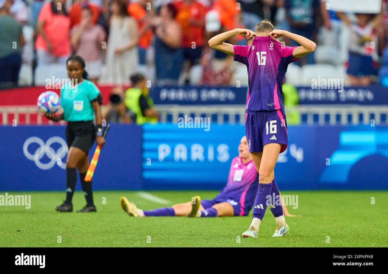 Jule Brand, DFB Frauen 16 Laura Freigang, DFB Frauen 10 sad after final ...
