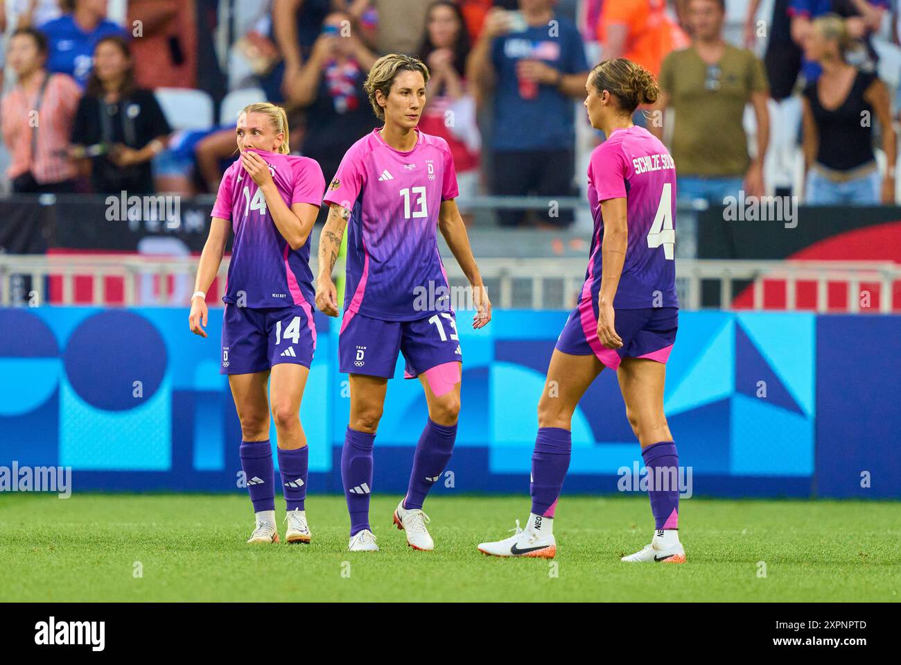 Bibiane Schulze Solano, DFB Frauen 4 Sara Doorsoun, DFB Frauen 13 Elisa  Senss, DFB Frauen 14 sad after final whistle at the women Olympic semifinal  match GERMANY - USA 0-1 n.V. at