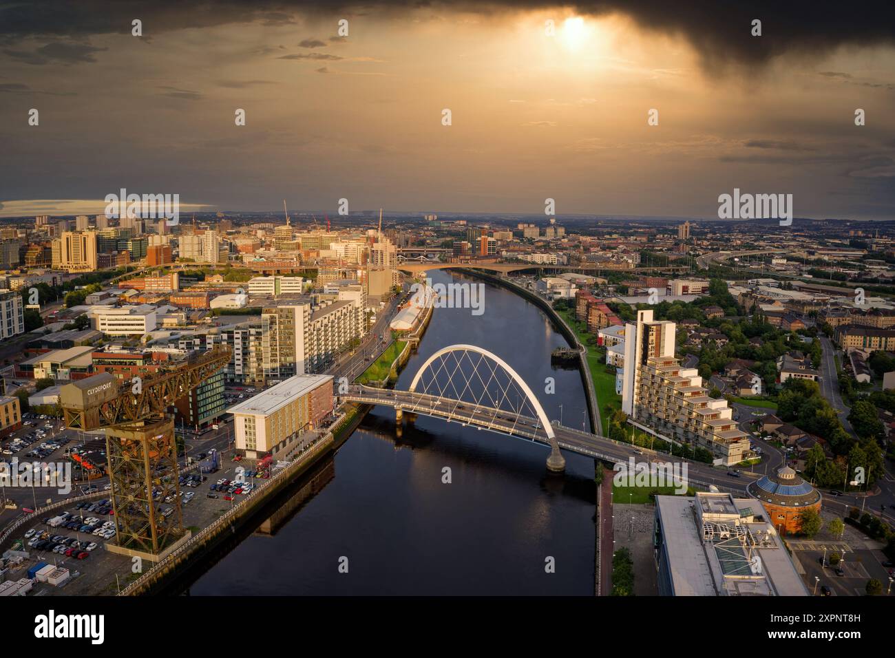 armadillo-secc-glasgow-bridge-view-hi-res-stock-photography-and-images