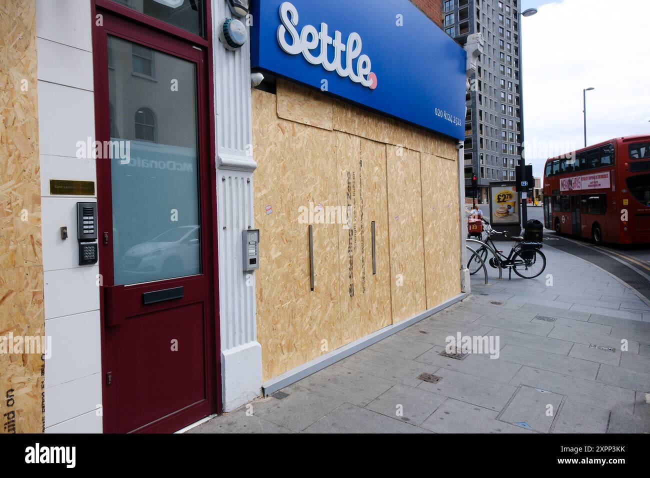 Walthamstow, London, UK. 7th Aug 2024. Far right protests and counter ptotests: shops boarded up in Walthamstow ahead of potential trouble. Credit: Matthew Chattle/Alamy Live News Stock Photo