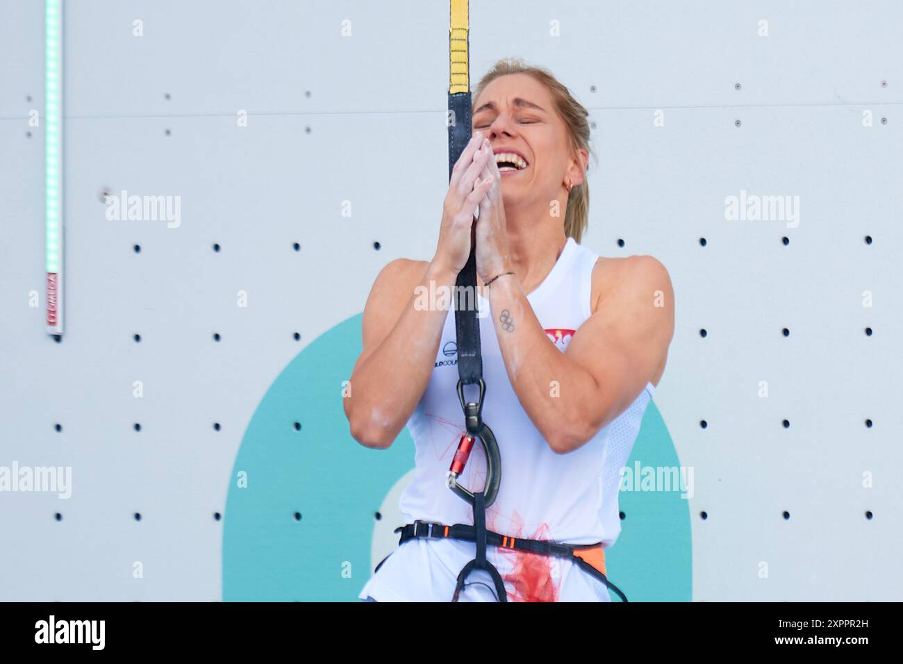 Aleksandra Miroslaw of Team Poland reacts after defeating Lijuan Deng ...