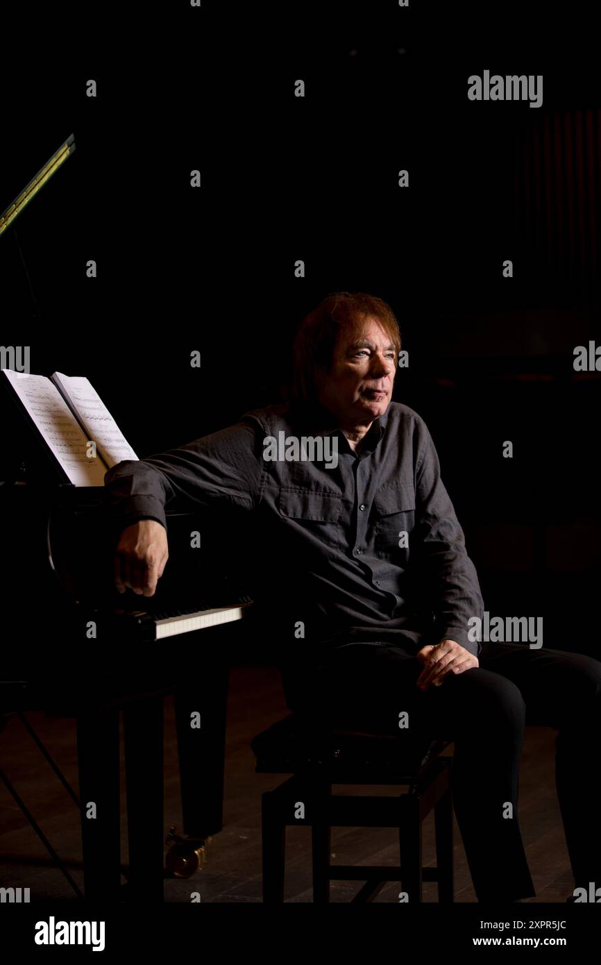 Julian Lloyd Webber photographed at the Birmingham Conservatoire Stock