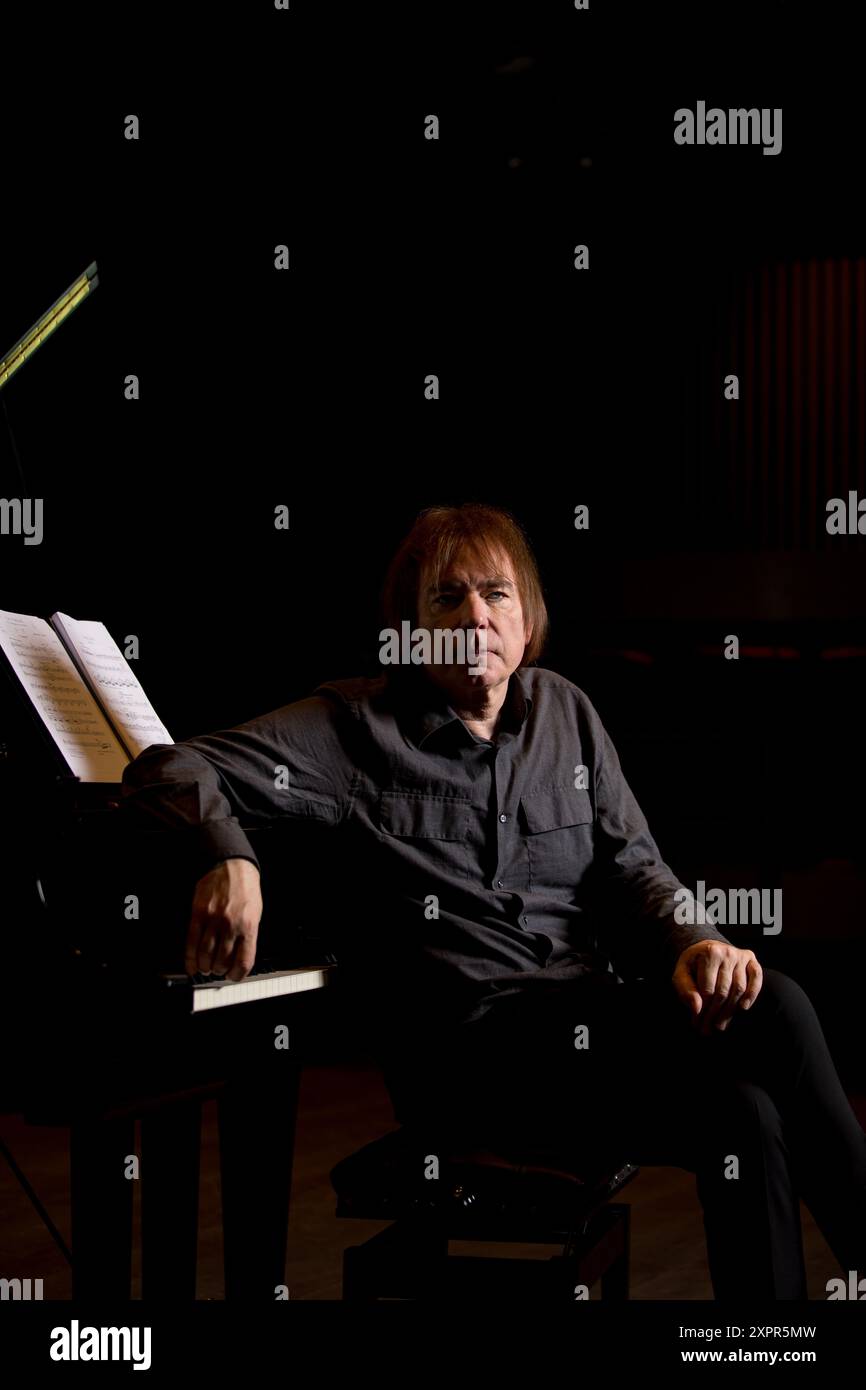 Julian Lloyd Webber photographed at the Birmingham Conservatoire Stock