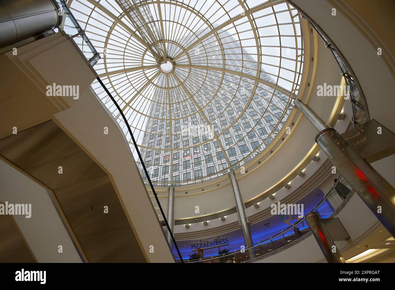 Hotel canary wharf interior hi-res stock photography and images - Alamy