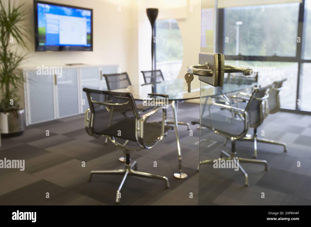 Business meeting room glass hi-res stock photography and images - Alamy