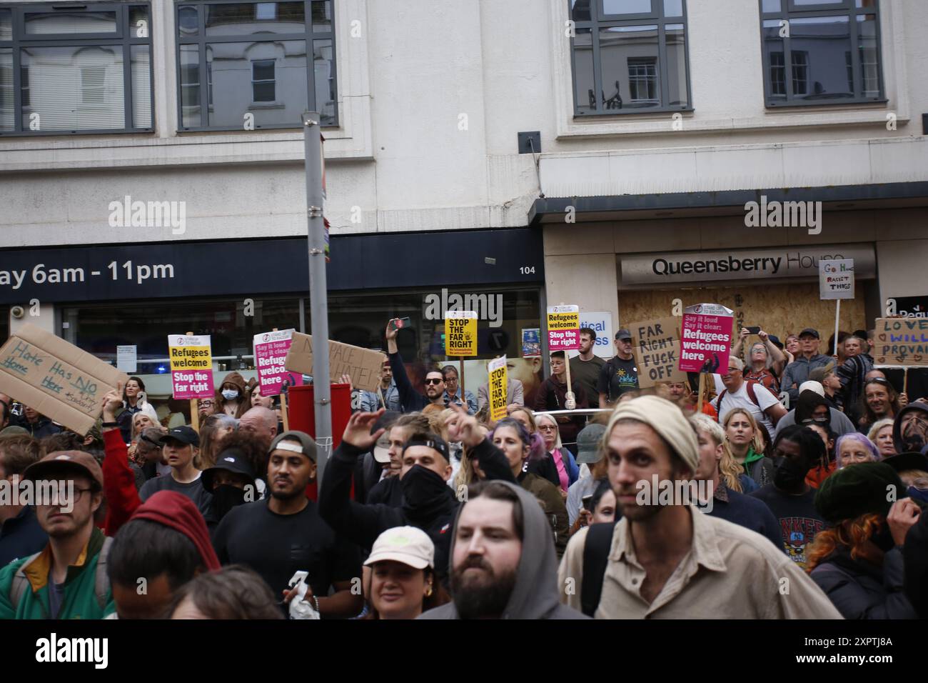 07 August 2024, Brighton, UK Anti Racist Solidarity Swamps Far Right ...