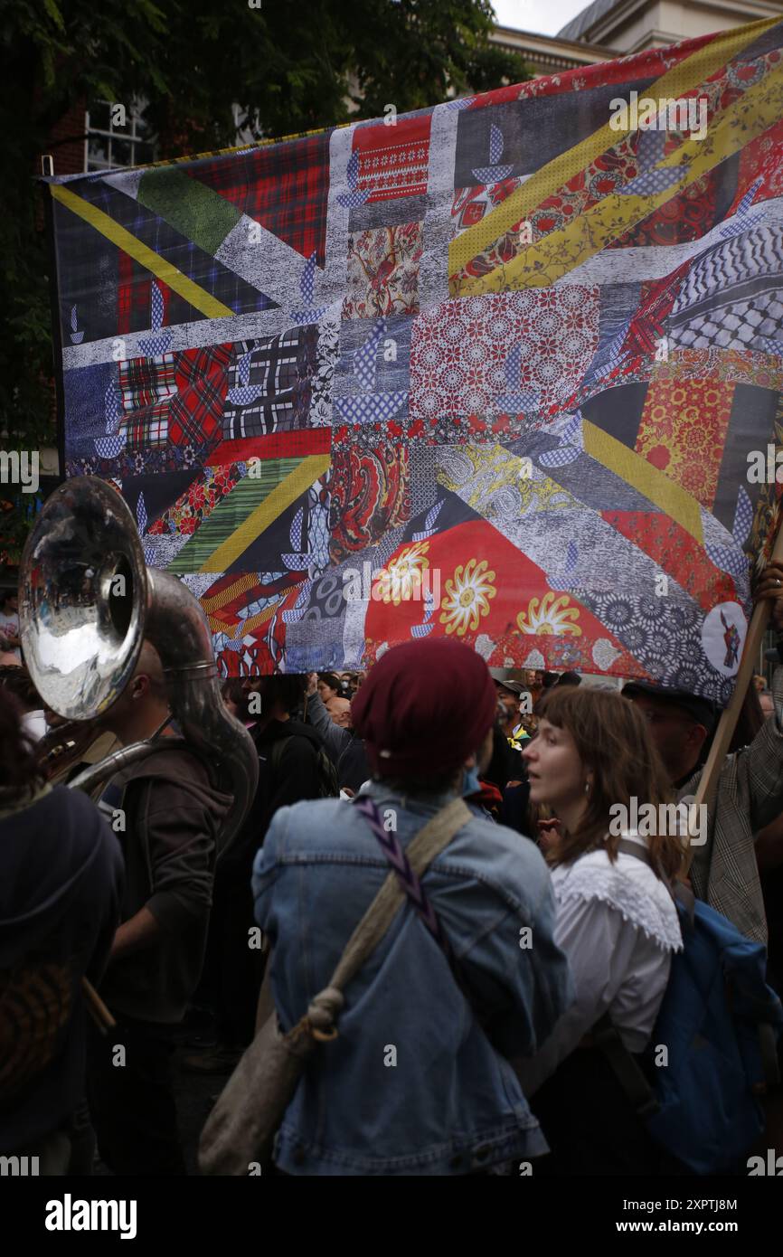 07 August 2024, Brighton, UK Anti Racist Solidarity Swamps Far Right ...
