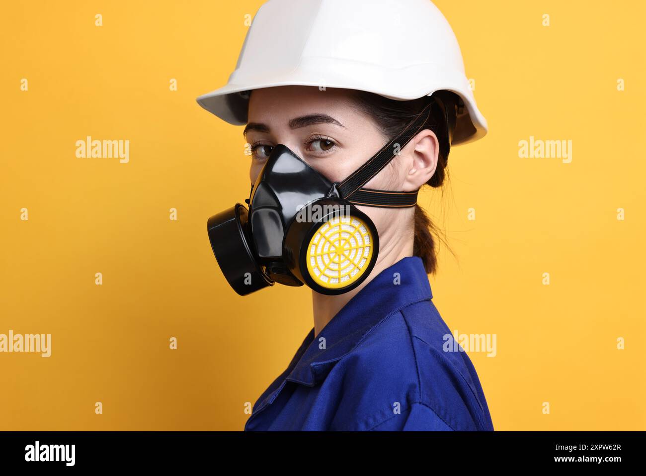 Worker in respirator helmet hi-res stock photography and images - Alamy