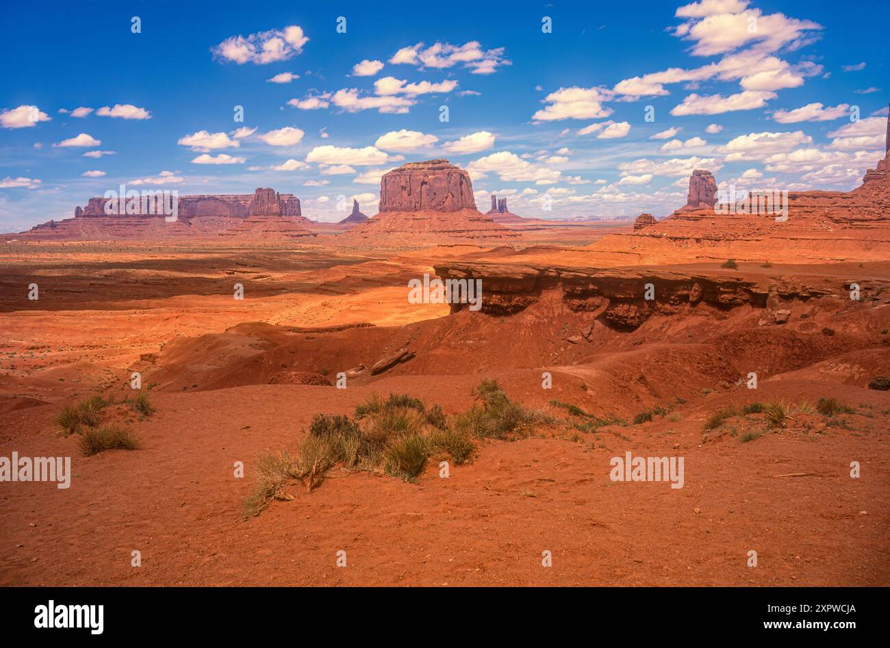 John Fort's Point with background buttes at Monument Valley along the Arizona/Utah state line. (USA) Stock Photo