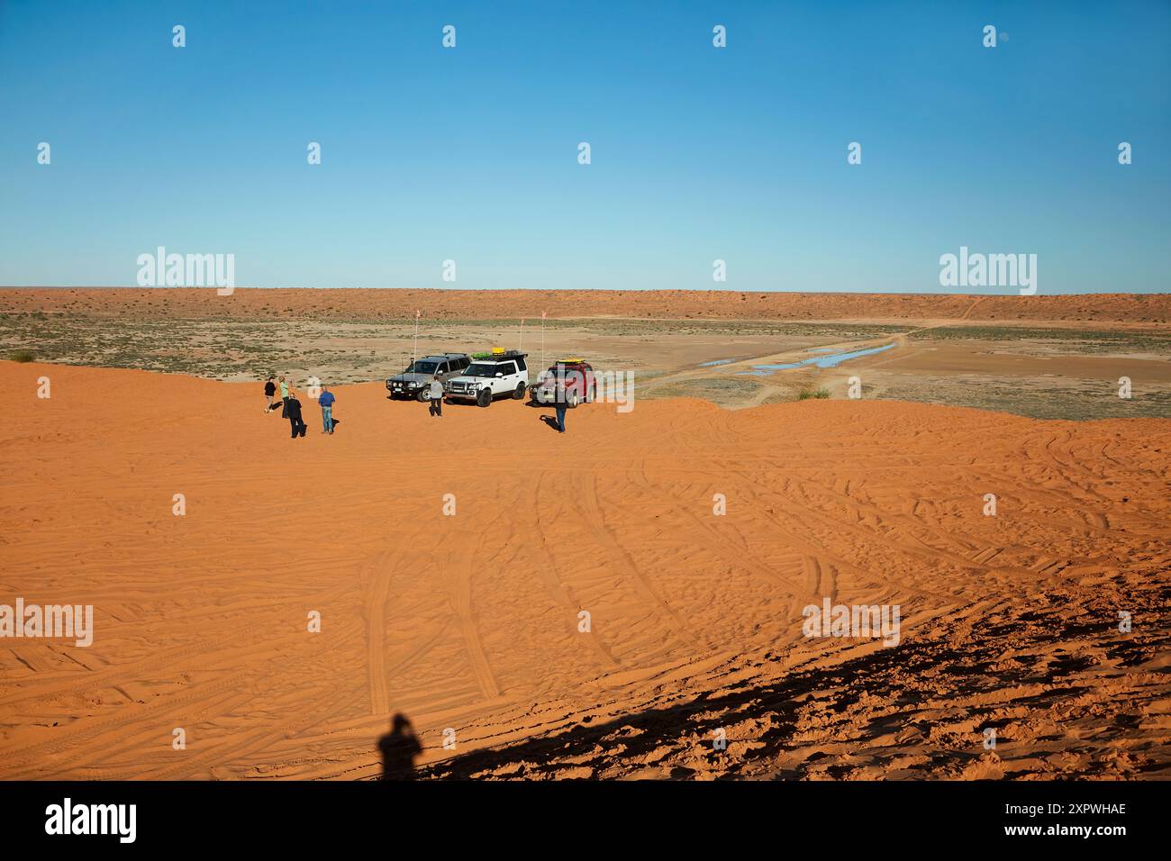 Four wheel drives on top of 'Big Red' dune, QAA Line, Simpson Desert, outback Queensland, Australia Stock Photo