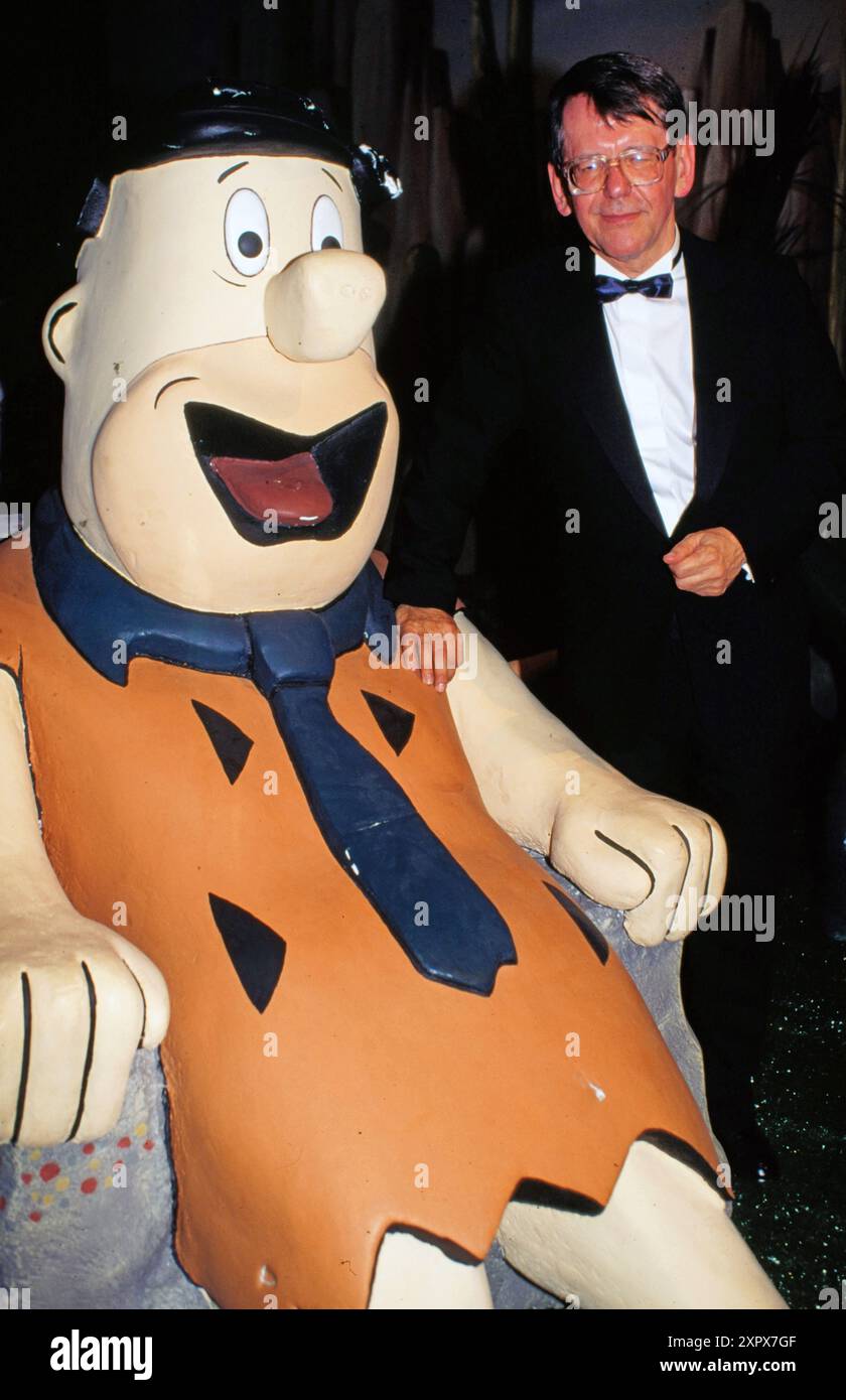 Kabarettist Herbert Feuerstein, daneben die Comic Figur Fred Feuerstein aus der US-Zeichentrick-Serie: Flintstones, deutscher Titel: Familie Feuerstein. Stock Photo