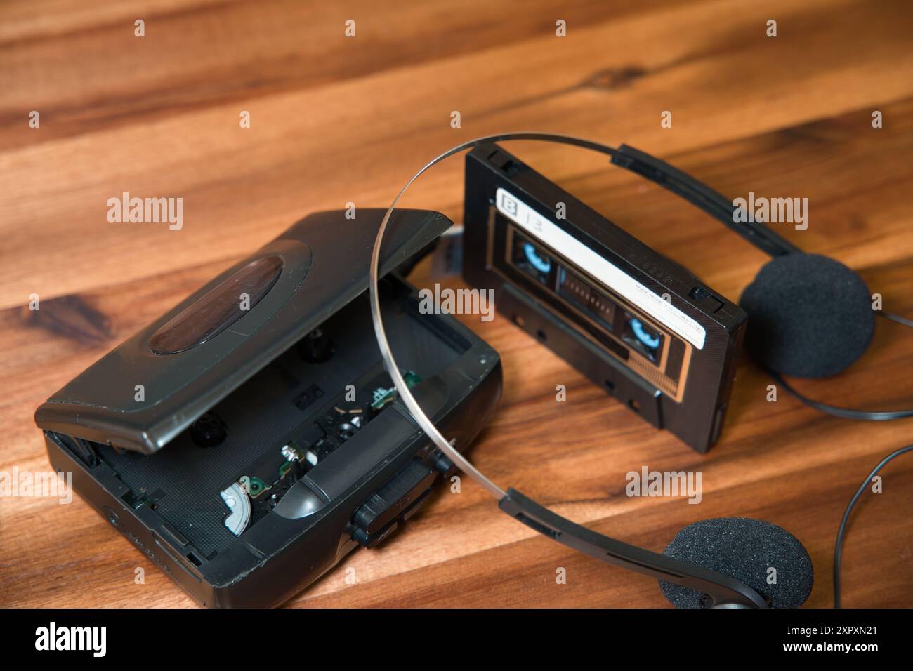 Walkman headphones retro hi res stock photography and images Alamy