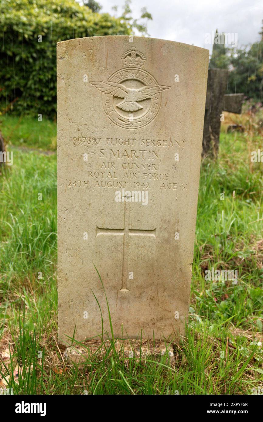 Commonwealth War Grave, St. Mary's Church, Penwortham, South Ribble ...