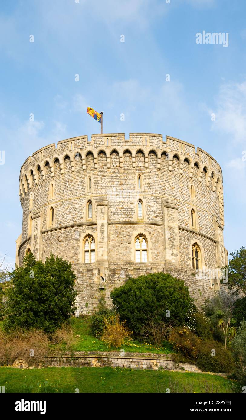 The round tower windsor castle hi-res stock photography and images