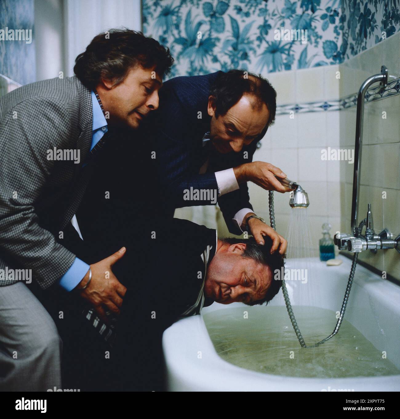 Eimer dusche hi-res stock photography and images - Alamy