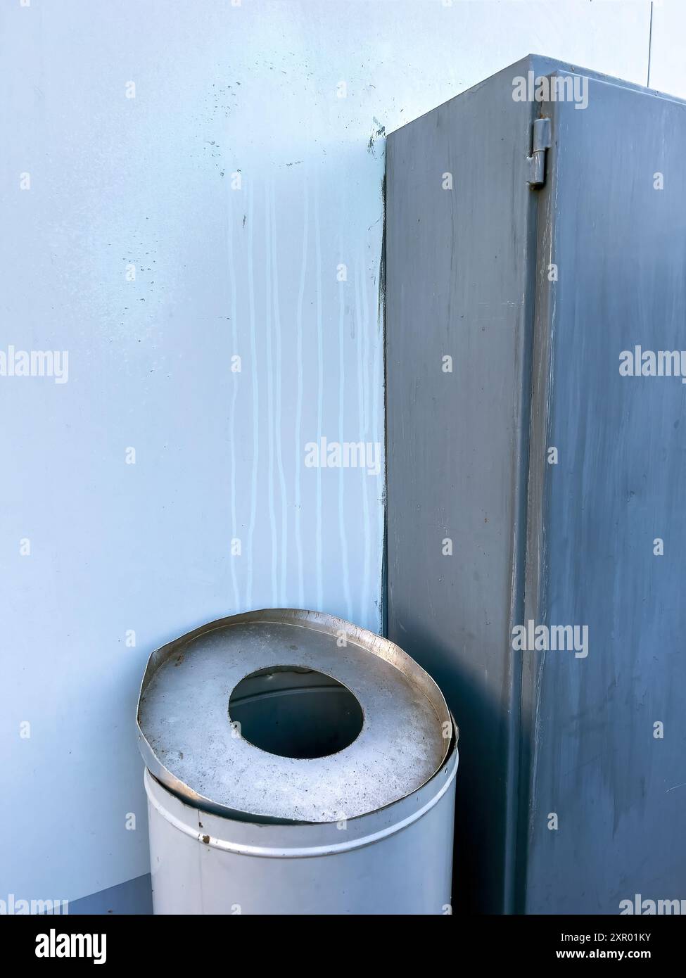 Trash street litter hi-res stock photography and images - Alamy