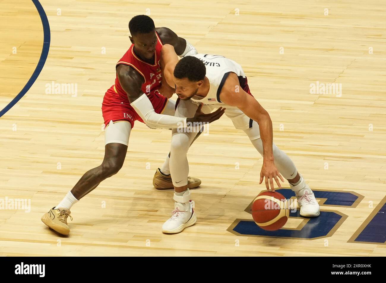 Dennis Schröder of Germany and Stephen Curry of USA during the