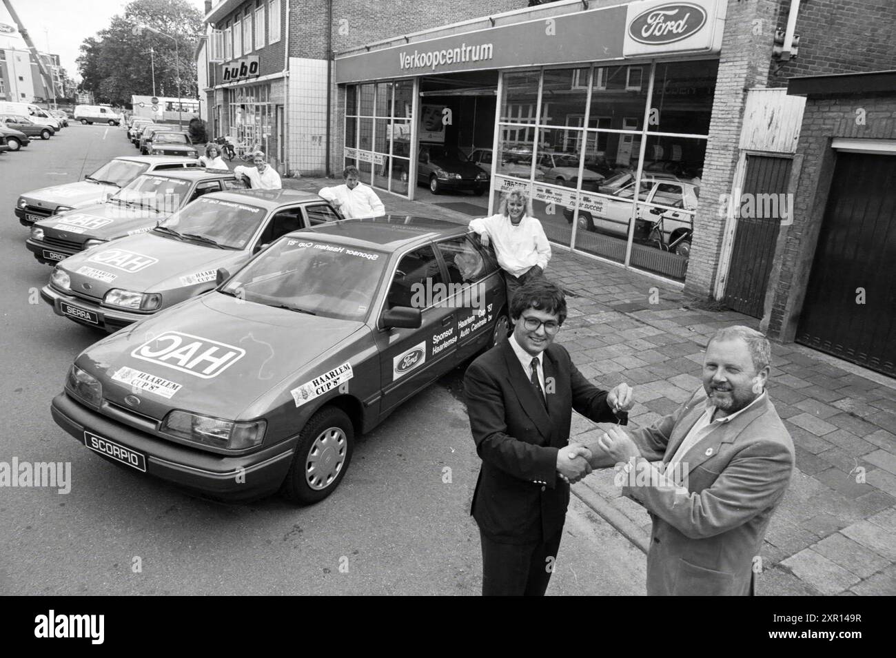 Haarlemse Auto Central sponsor of Haarlem Cup 1987, Whizgle Dutch News: Historic Images Tailored for the Future. Explore The Netherlands past with modern perspectives through Dutch agency imagery. Bridging yesterday's events with tomorrow's insights. Embark on a timeless journey with stories that shape our future. Stock Photo