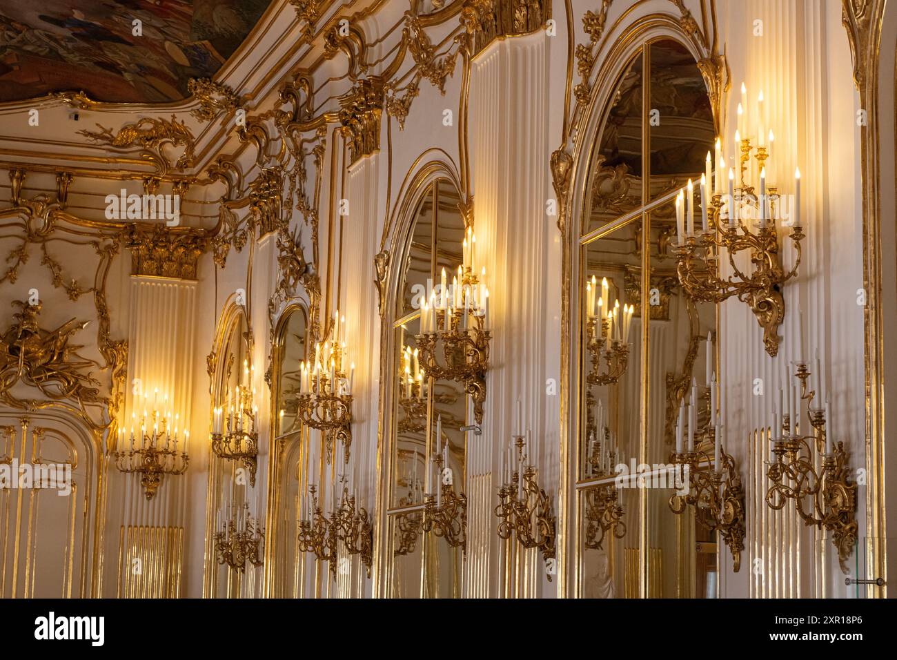 Schonbrunn interior hi-res stock photography and images - Alamy