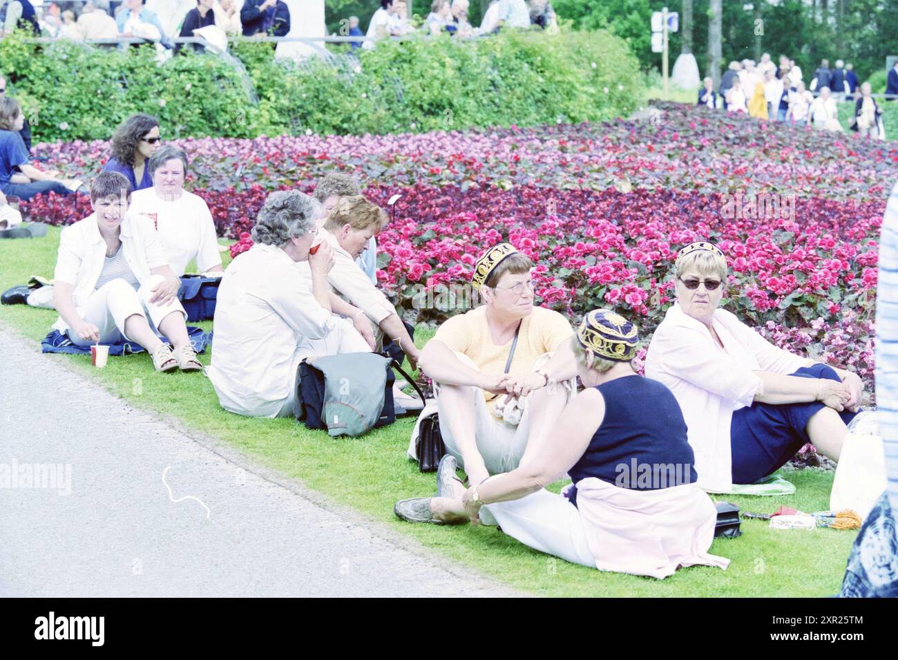 Busy Floriade, Vijfhuizen, 03-06-2002, Whizgle Dutch News: Historic Images Tailored for the Future. Explore The Netherlands past with modern perspectives through Dutch agency imagery. Bridging yesterday's events with tomorrow's insights. Embark on a timeless journey with stories that shape our future. Stock Photo