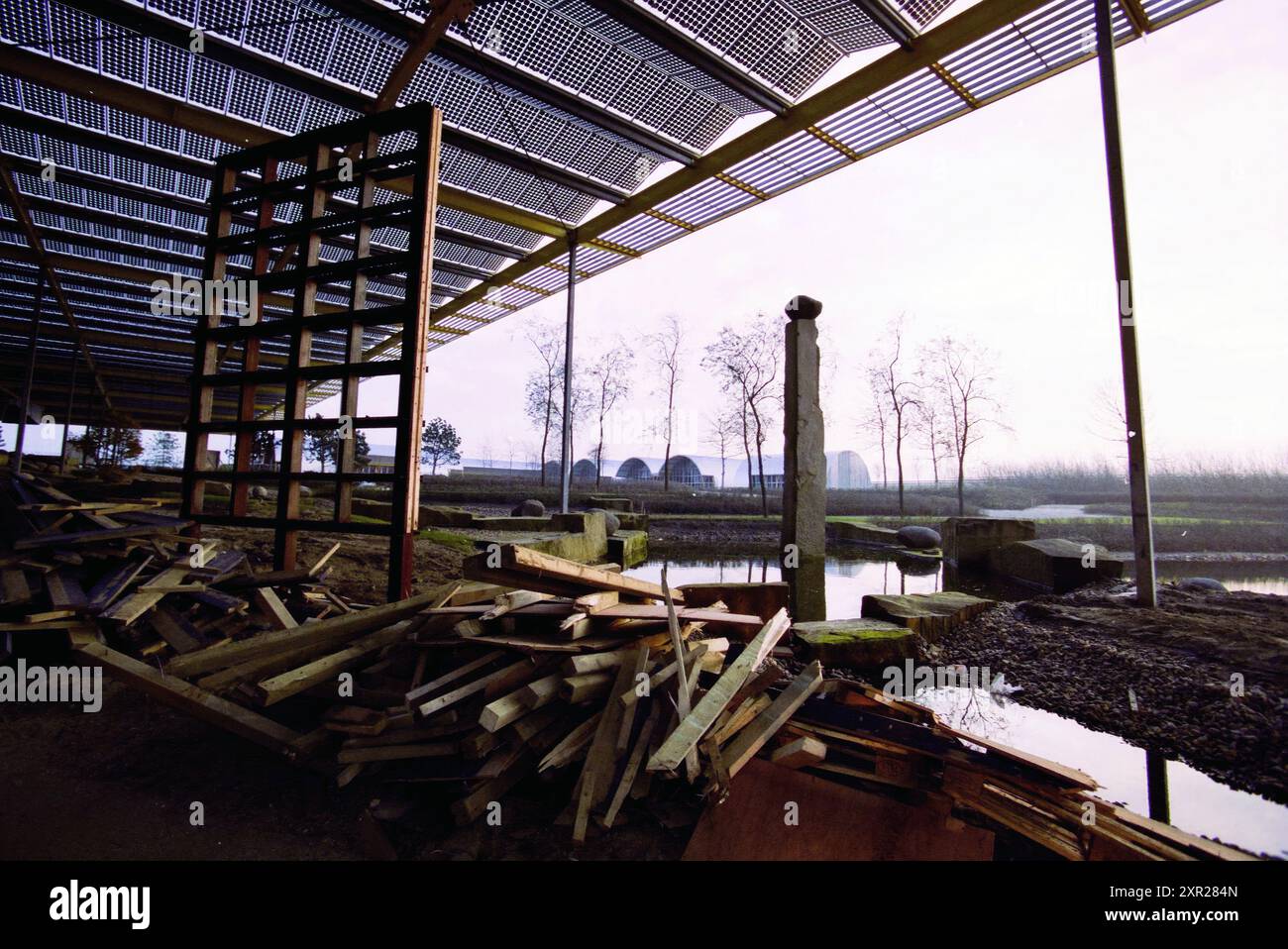 Destruction of Floriade, 19-11-2002, Whizgle Dutch News: Historic Images Tailored for the Future. Explore The Netherlands past with modern perspectives through Dutch agency imagery. Bridging yesterday's events with tomorrow's insights. Embark on a timeless journey with stories that shape our future. Stock Photo