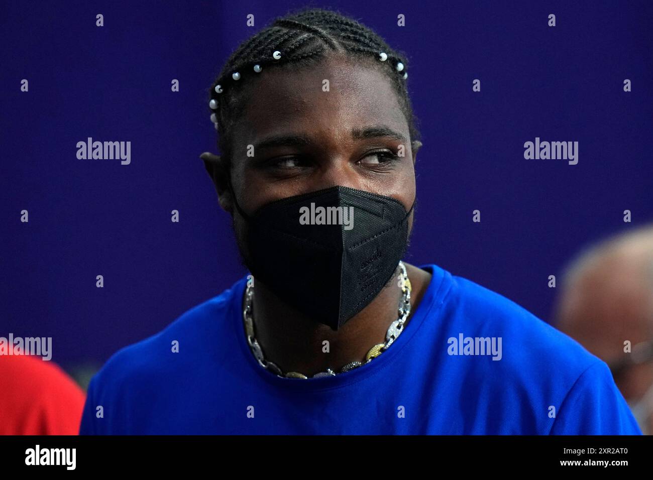 Noah Lyles, of the United States, dons a face mask following his men's ...
