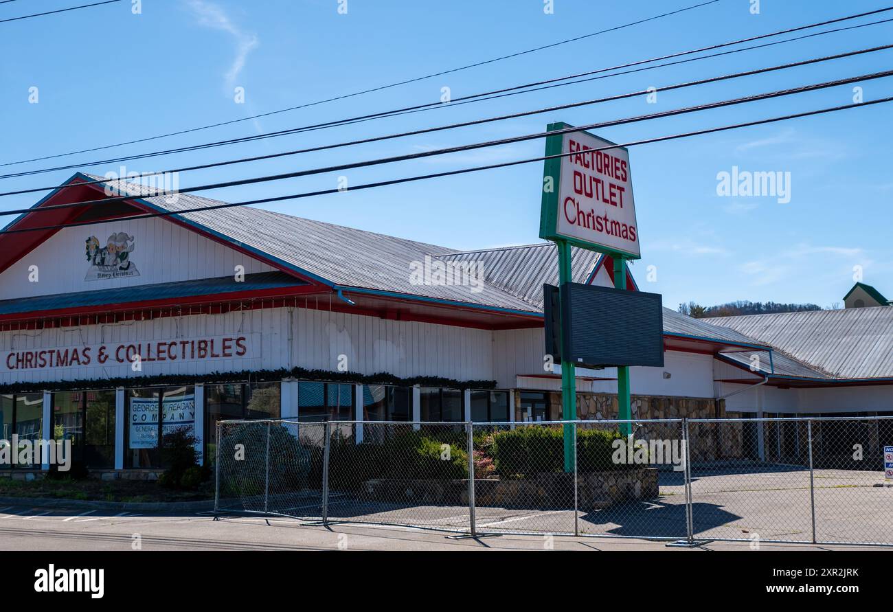 Factory outlet sign signage hi-res stock photography and images - Alamy