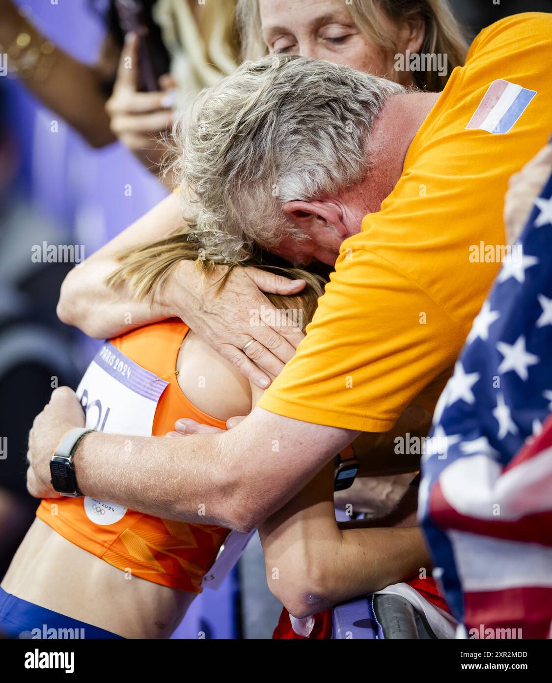 PARIS Femke Bol with her parents after winning the bronze medal in