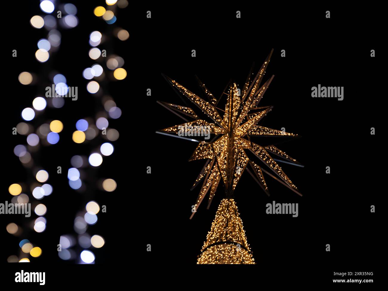 Lens blurred christmas lights hi-res stock photography and images - Alamy
