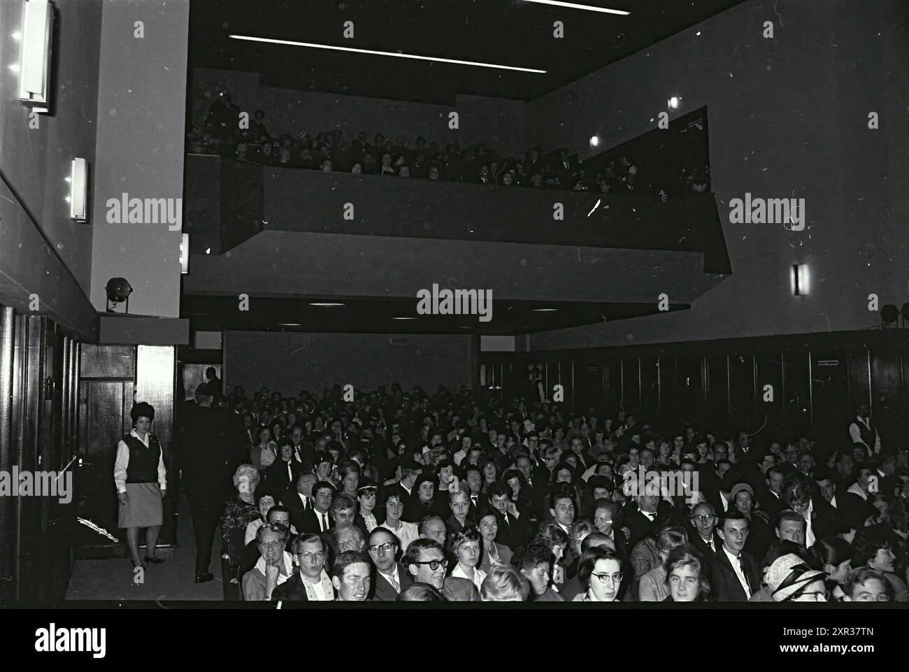 Charity performance or Dutch premiere of the film 'That Touch of Mink' (Dutch title 'Romance à la Carte) in Luxor cinema, Haarlem; probably August/September 1962, Haarlem, Grote Houtstraat, The Netherlands, 00-09-1962, Whizgle Dutch News: Historic Images Tailored for the Future. Explore The Netherlands past with modern perspectives through Dutch agency imagery. Bridging yesterday's events with tomorrow's insights. Embark on a timeless journey with stories that shape our future. Stock Photo