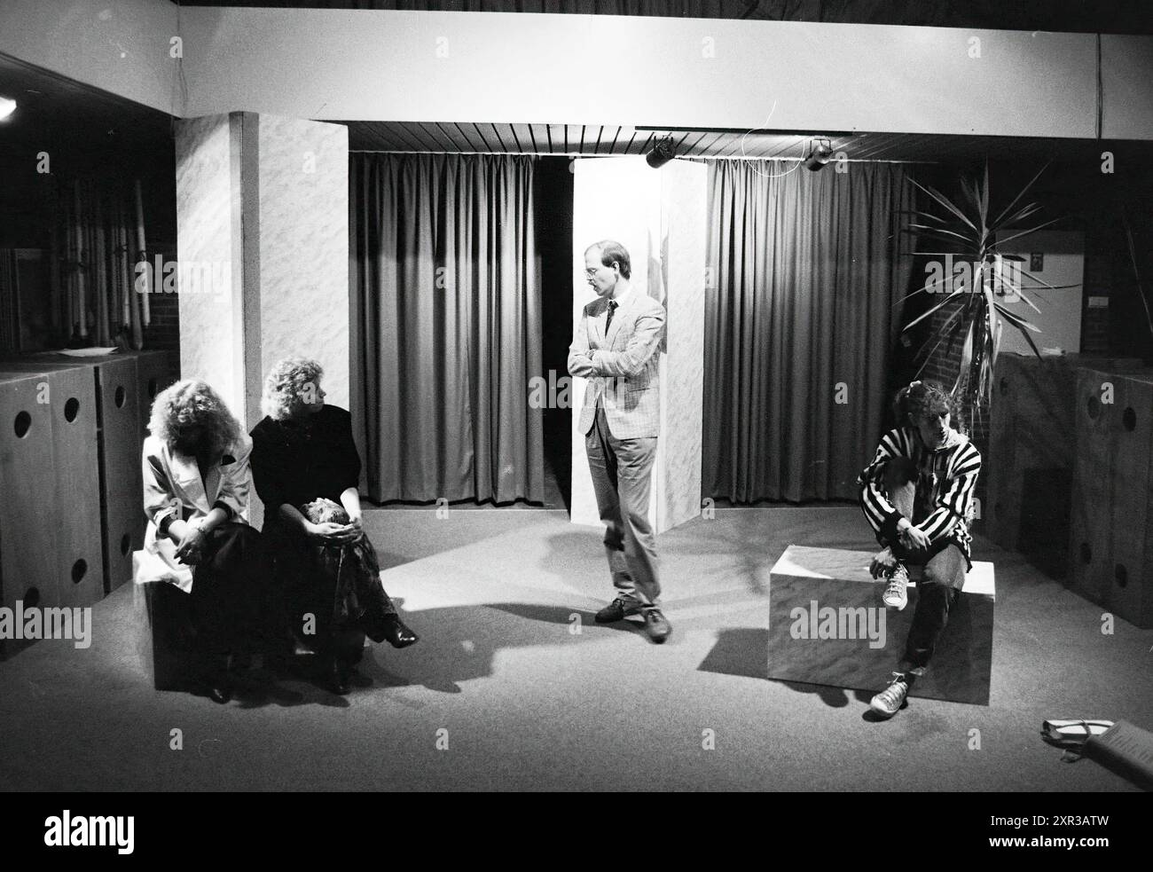 Theater rehearsal Mascerade, Hoofddorp, The Netherlands, 28-03-1991, Whizgle Dutch News: Historic Images Tailored for the Future. Explore The Netherlands past with modern perspectives through Dutch agency imagery. Bridging yesterday's events with tomorrow's insights. Embark on a timeless journey with stories that shape our future. Stock Photo