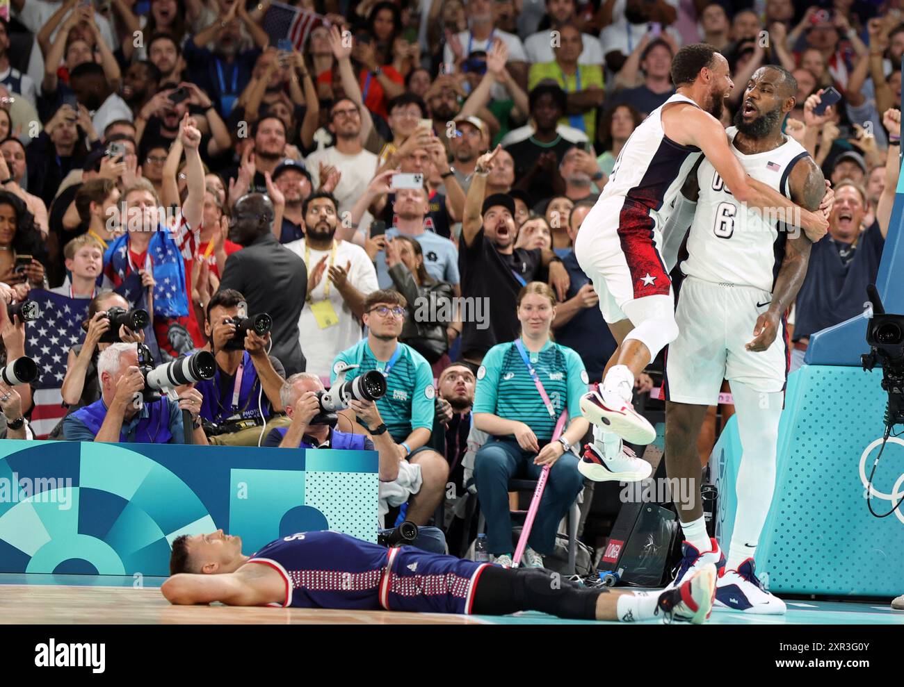 Stephen curry basketball celebrate hi-res stock photography and images ...