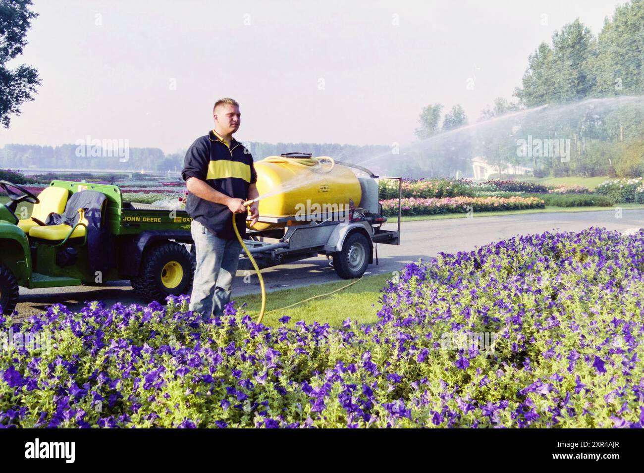 Spray Floriade, Vijfhuizen, 15-08-2002, Whizgle Dutch News: Historic Images Tailored for the Future. Explore The Netherlands past with modern perspectives through Dutch agency imagery. Bridging yesterday's events with tomorrow's insights. Embark on a timeless journey with stories that shape our future. Stock Photo