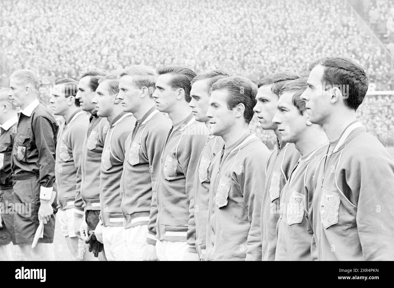 The Dutch football team for the 100th international match Netherlands - Belgium consisting of Eddy Pieters Graafland (goal), Miel Pijs, Daan Schrijvers (captain), Frits Flinkewing, Cor Veldhoen, Bennie Muller, Willy Dullens, Klaas Nuninga, Willy van der Kuijlen, Piet Keizer and Coen Moulijn. The national coach is Georg Keßler., Rotterdam, 17-04-1966, Whizgle Dutch News: Historic Images Tailored for the Future. Explore The Netherlands past with modern perspectives through Dutch agency imagery. Bridging yesterday's events with tomorrow's insights. Embark on a timeless journey with stories that s Stock Photo