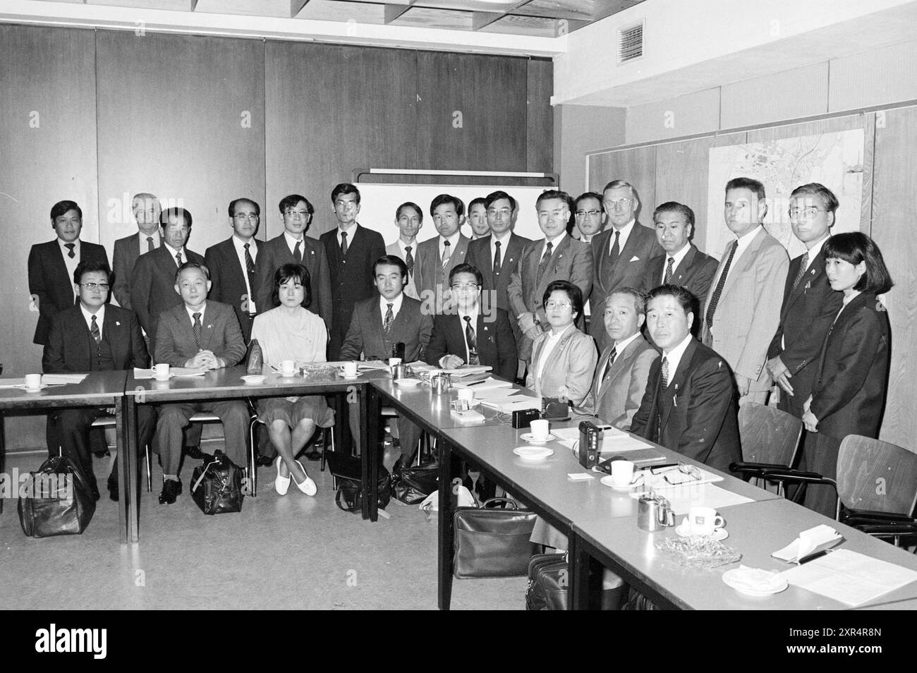 Reception of Japanese teachers at Velsen City Hall, Education Persons, Velsen, 18-09-1984, Whizgle Dutch News: Historic Images Tailored for the Future. Explore The Netherlands past with modern perspectives through Dutch agency imagery. Bridging yesterday's events with tomorrow's insights. Embark on a timeless journey with stories that shape our future. Stock Photo