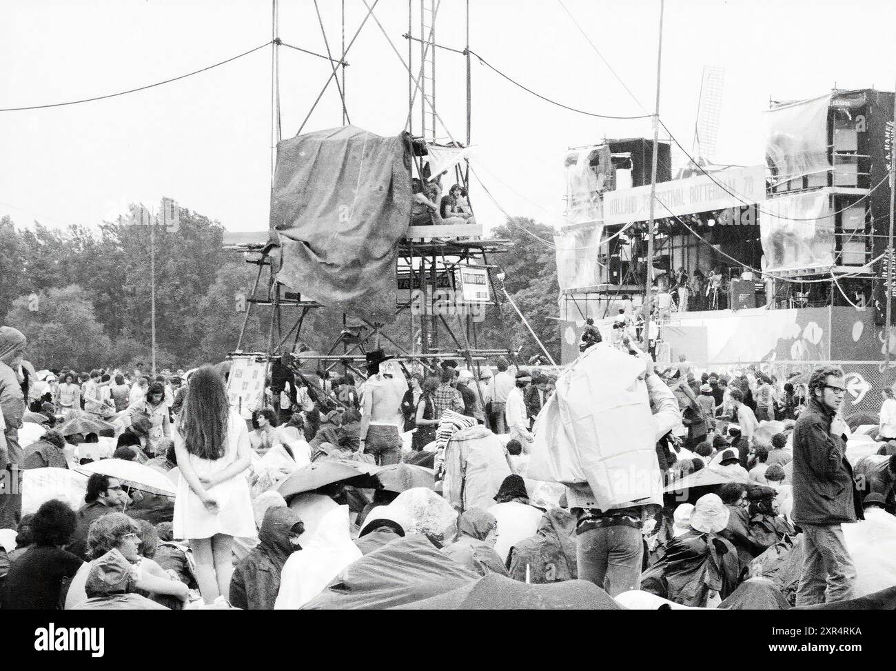 Holland Pop Festival in the Kralingse bos, which has gone down in history as the Dutch version of the American Woodstock festival. With performances by The Byrds, Mungo Jerry, Canned Heat and Jefferson Airplane, Music, Rotterdam, 26-06-1970, Whizgle Dutch News: Historic Images Tailored for the Future. Explore The Netherlands past with modern perspectives through Dutch agency imagery. Bridging yesterday's events with tomorrow's insights. Embark on a timeless journey with stories that shape our future. Stock Photo