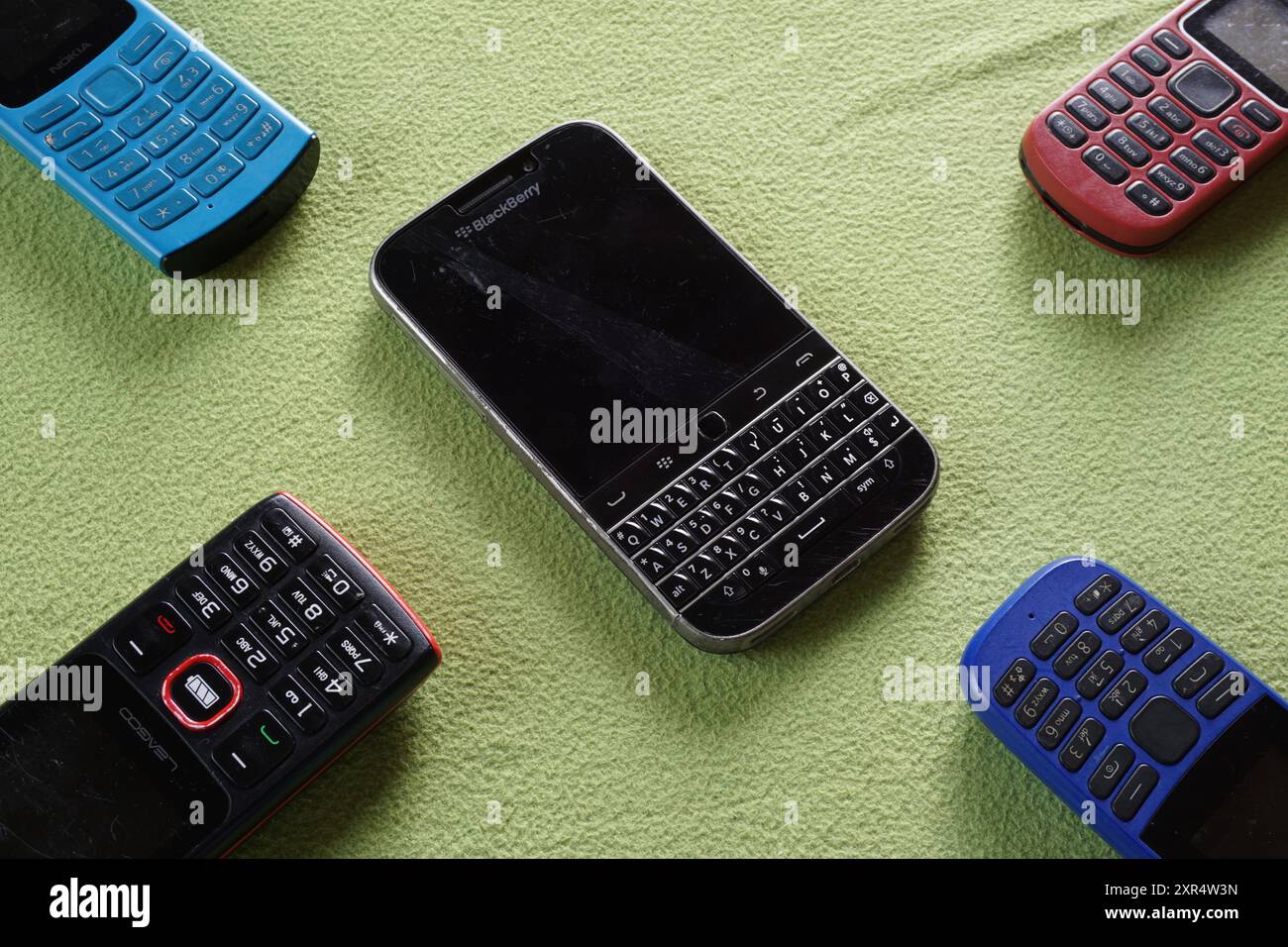 Terengganu, Malaysia - 24 August 2024 : Closeup of nokia and blackberry keypad phones on green background Stock Photo