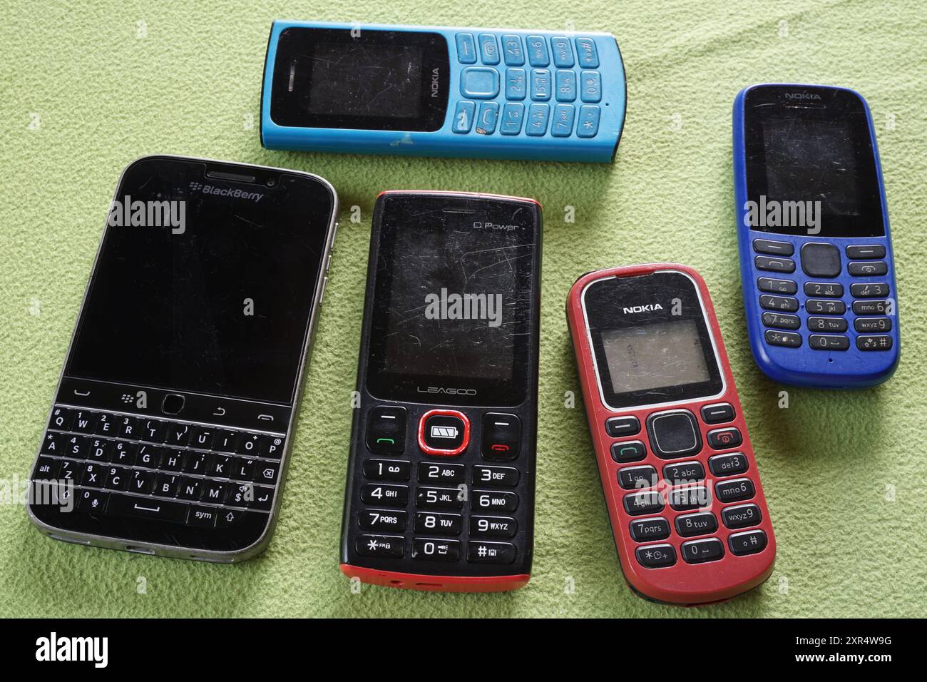 Terengganu, Malaysia - 24 August 2024 : Closeup of nokia and blackberry keypad phones on green background Stock Photo