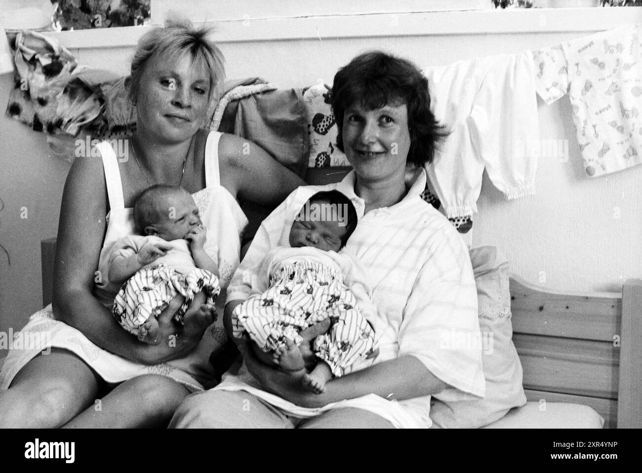 Two women, two babies, 25-05-1989, Whizgle Dutch News: Historic Images Tailored for the Future. Explore The Netherlands past with modern perspectives through Dutch agency imagery. Bridging yesterday's events with tomorrow's insights. Embark on a timeless journey with stories that shape our future. Stock Photo